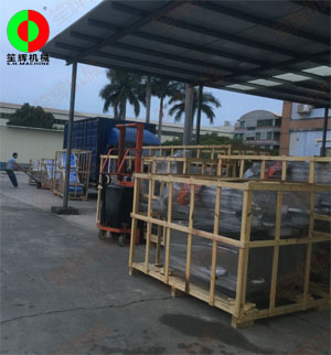 兩批客戶訂購(gòu)的兩批蔬果加工設(shè)備同時(shí)裝車發(fā)貨,！