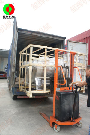 多功能洗菜機(jī)現(xiàn)機(jī)裝車發(fā)貨，交付客戶,！