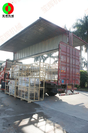 打蒜泥機(jī)及洗菜機(jī)裝車(chē)發(fā)貨,！