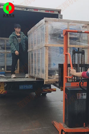 廣州鐘小姐定購(gòu)的兩臺(tái)氣泡洗菜機(jī)按期交付,！